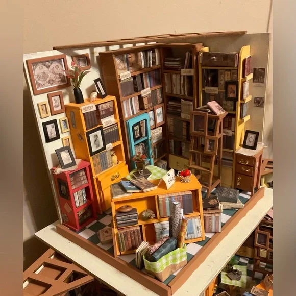 Hand built Miniature Model Book Store! - Picture 11 of 12